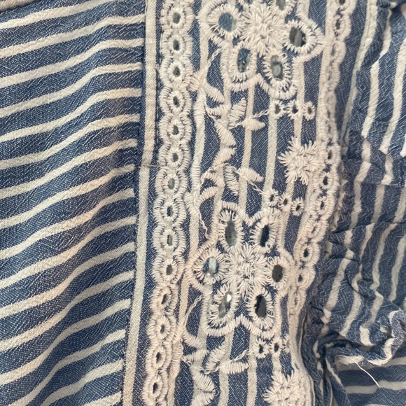 Abercrombie sleeveless blue and white striped top! Adorable!!! - Picture 3 of 3